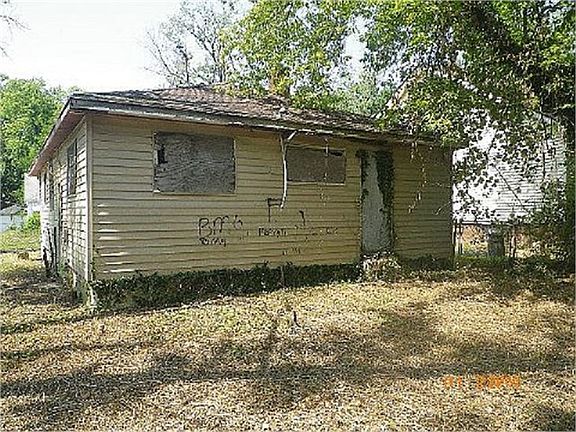 4th image of 15700 Westbrook St