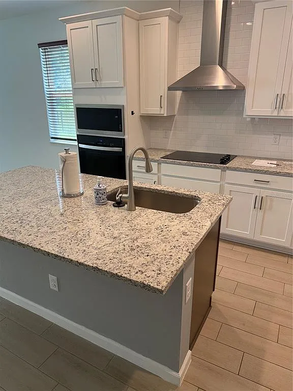 4 bed, 2.0 bath, 2110 sqft, $2,650 — Photo 3