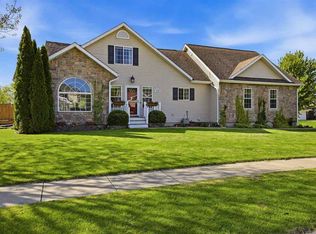 1019 Chamberlain Dr, Iowa City, IA 52240