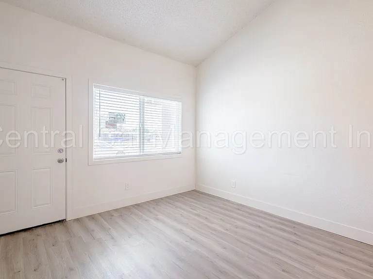 1244 Virginia Ave — Photo 3