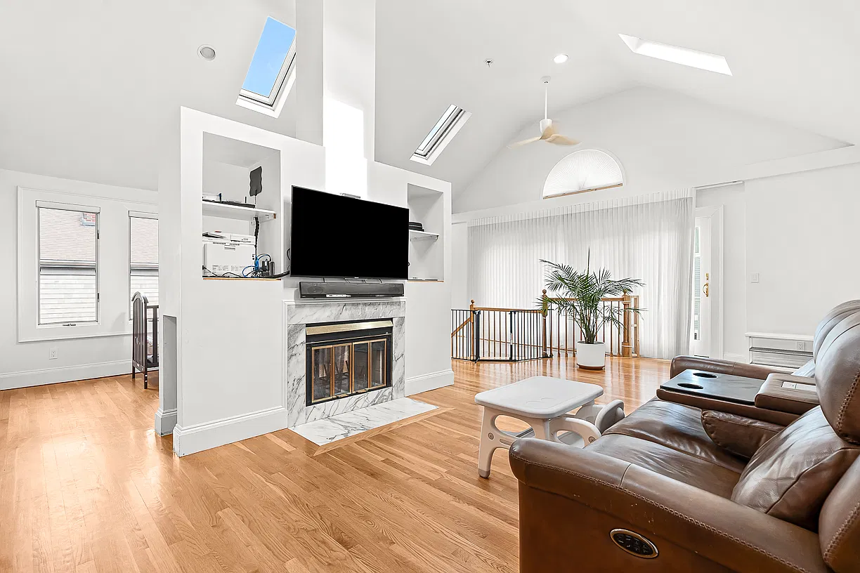2 bed, 2.5 bath, 2173 sqft, $5,500 — Photo 2