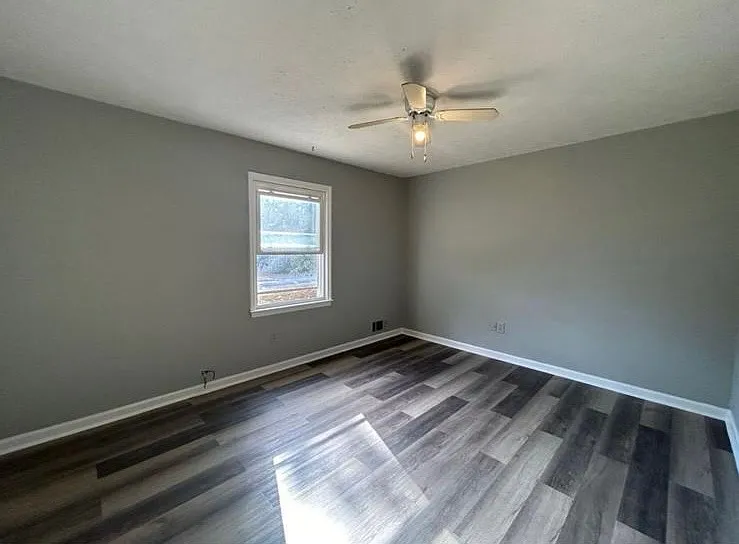 305-307 Jockey Club Dr — Photo 3