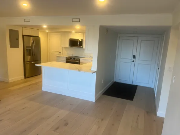 404 Paradise Rd APT 3T, Swampscott, MA 01907