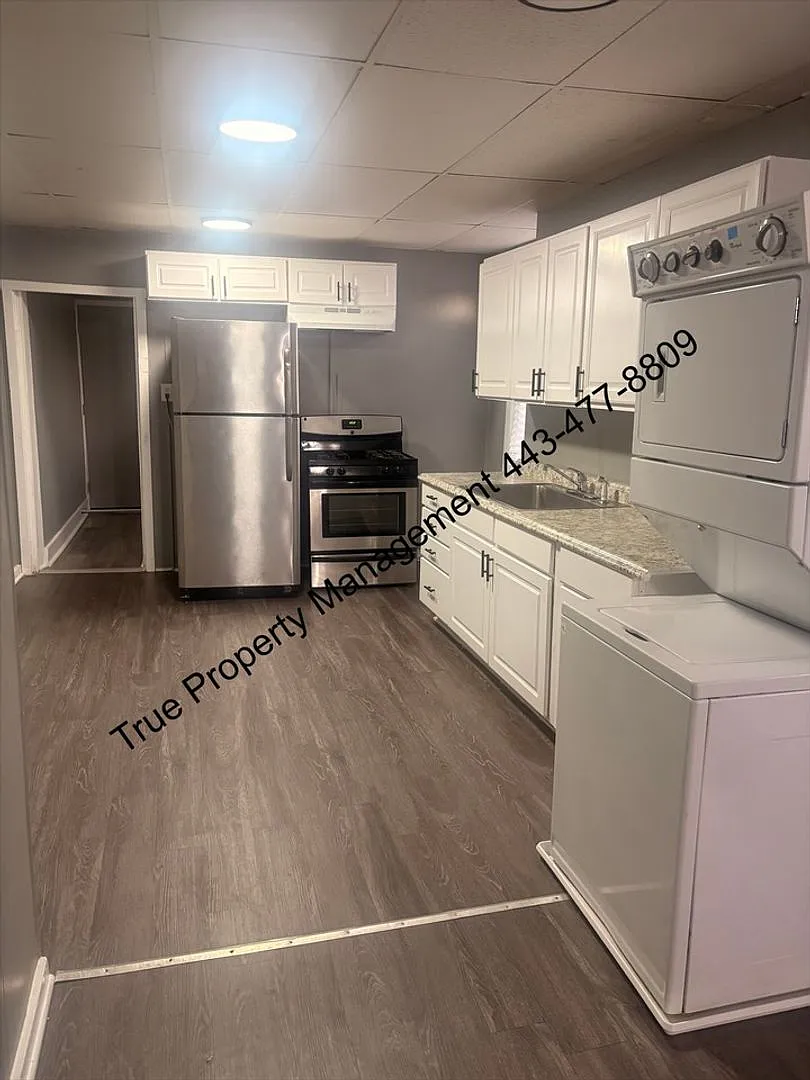 Spacious Baltimore Home with Large Backyard & Basement 501 Streeper St — Photo 3