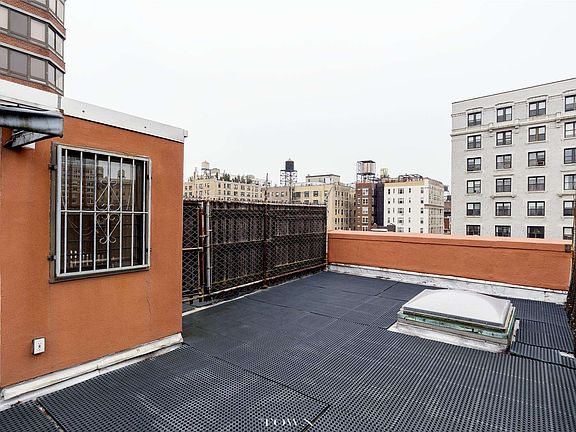 2nd image of 215 W 84th St Ph 9