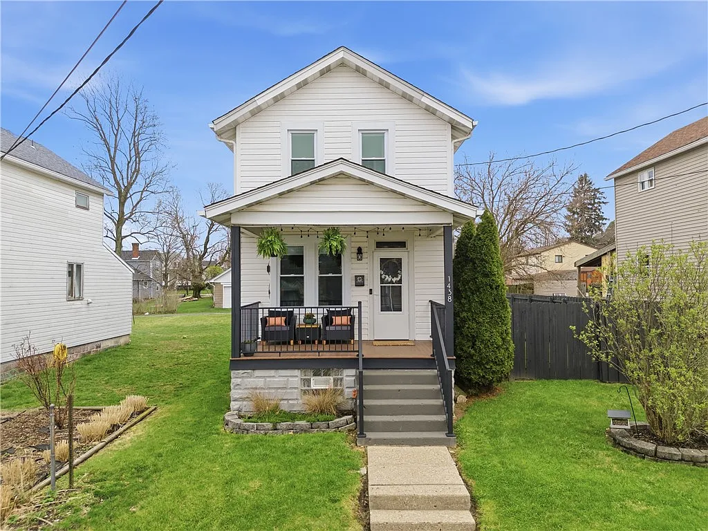 1438 4th St photo 1