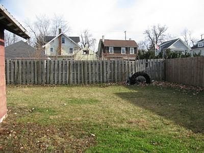 3rd image of 596 Girard Ave