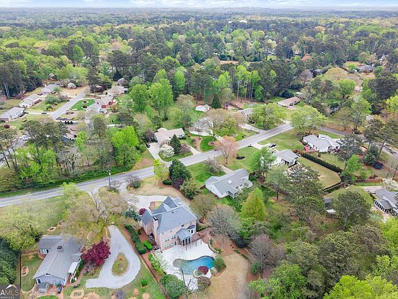 3rd image of 390 Chaffin Rd