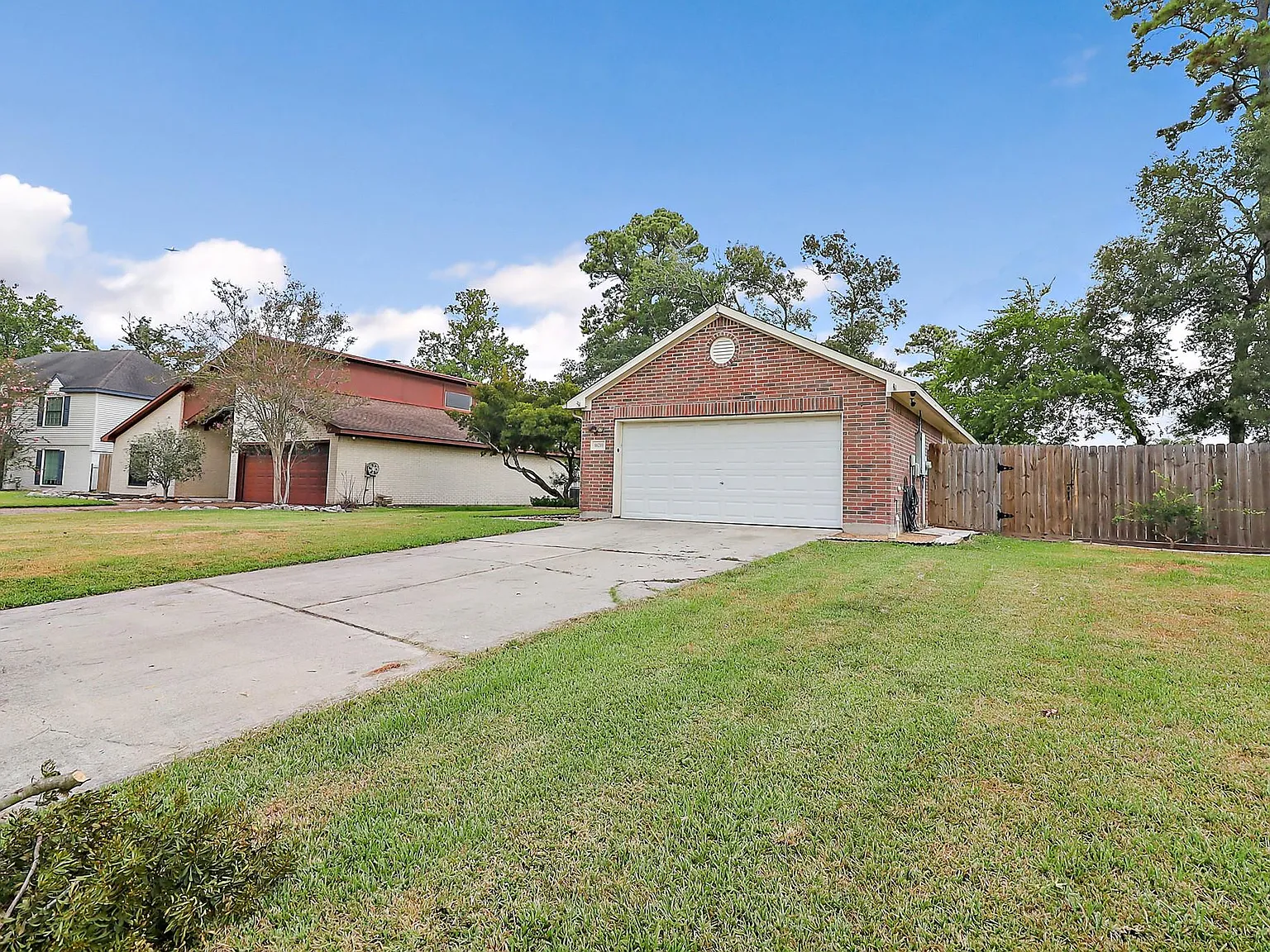 4 bed, 2.0 bath, 1670 sqft, $2,100 — Photo 2