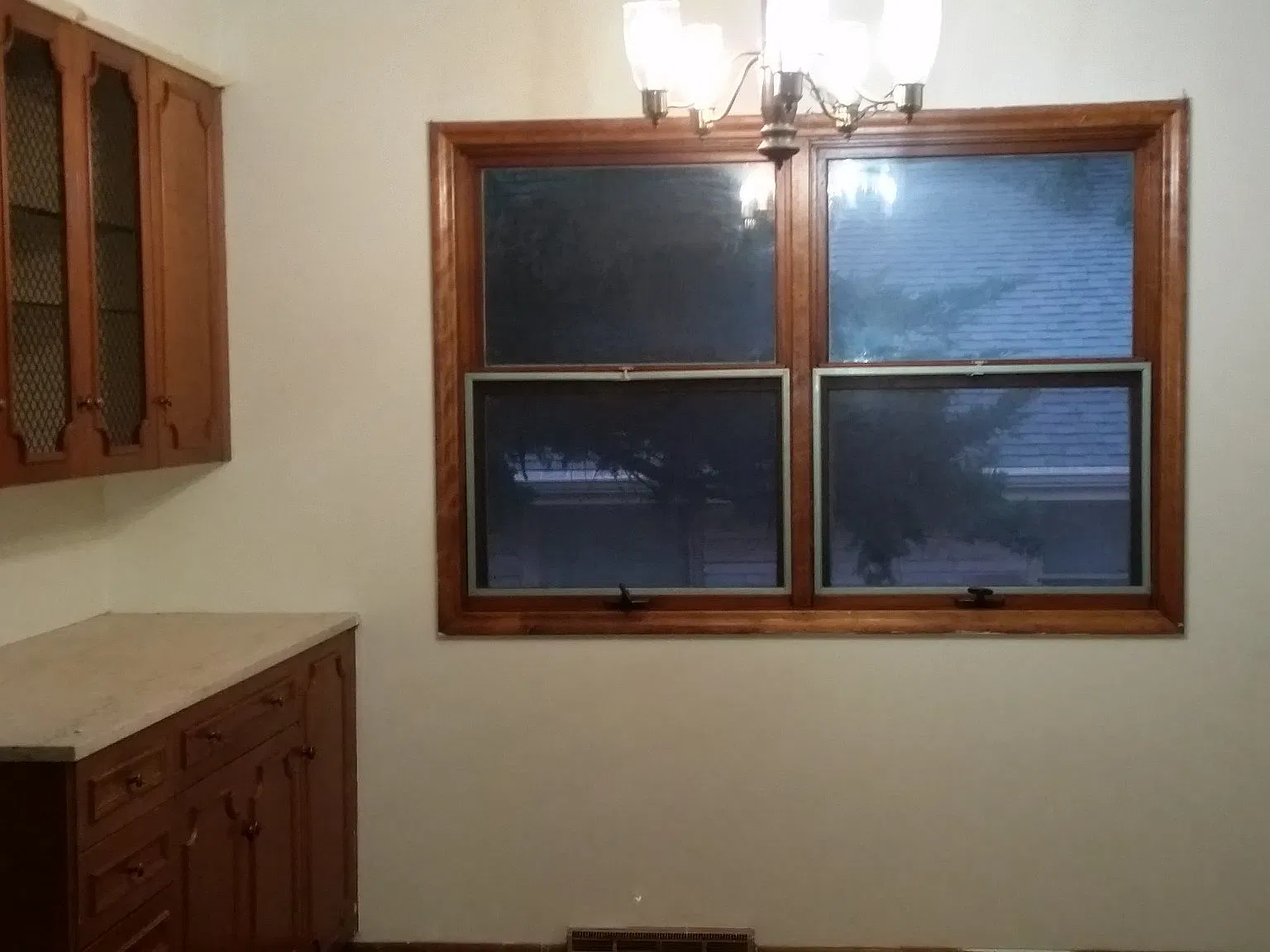 Spacious and clean three bedrooms in duplex in residential neighborhood — Photo 4