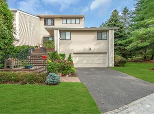 2 Chestnut Ln, Woodbury, NY