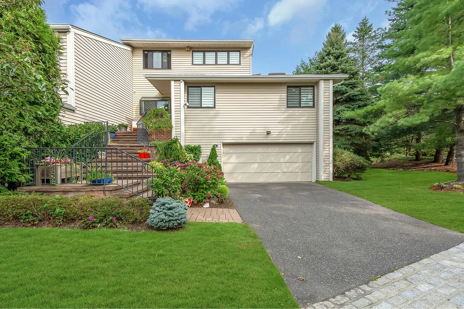2 Chestnut Ln photo 1