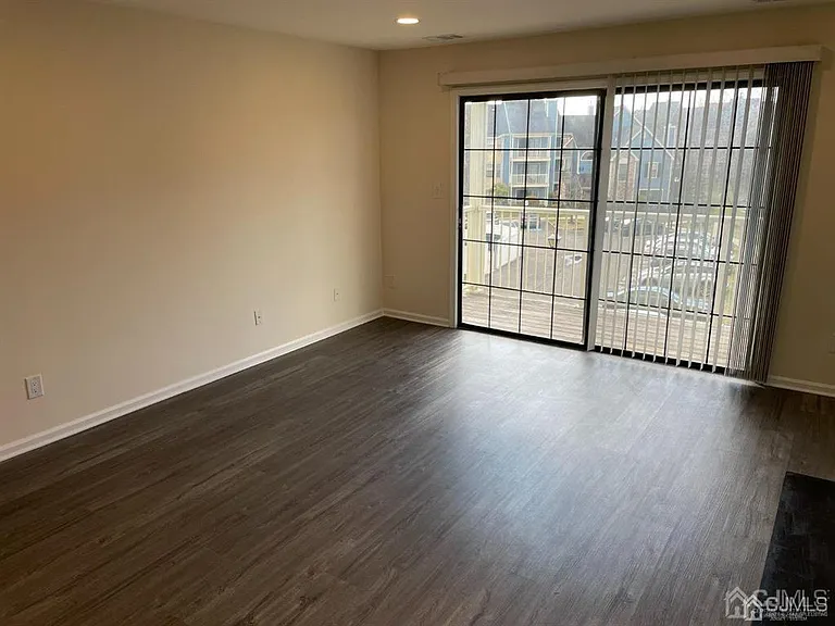 297 Cozzens Ct — Photo 3