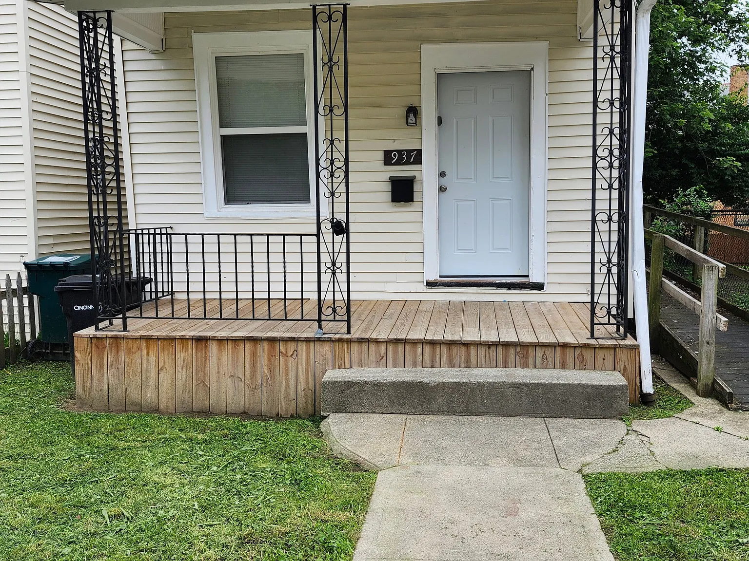 937 Harris Ave — Photo 1