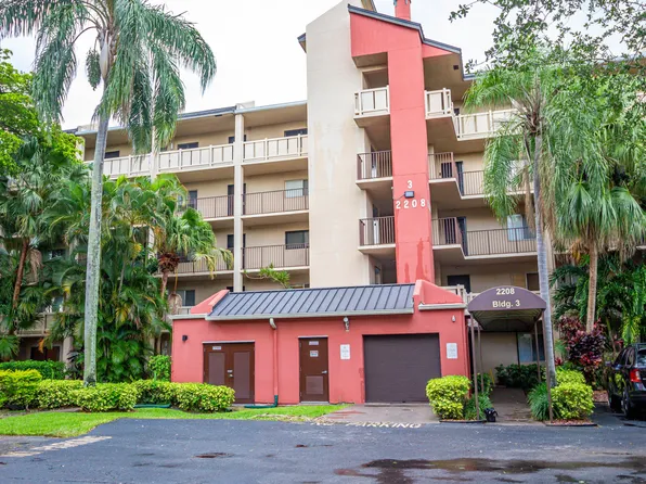2208 S Cypress Bend Drive #305, Pompano Beach, FL 33069