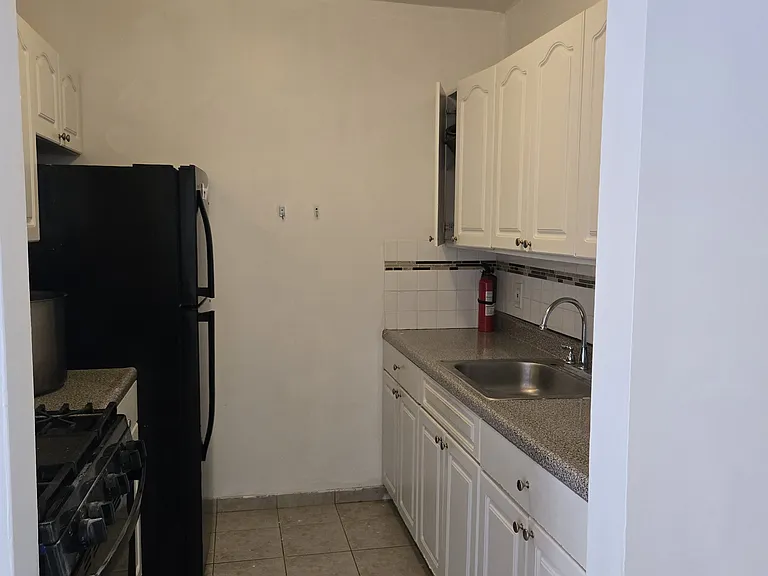 1733 Montgomery Ave #2 — Photo 2