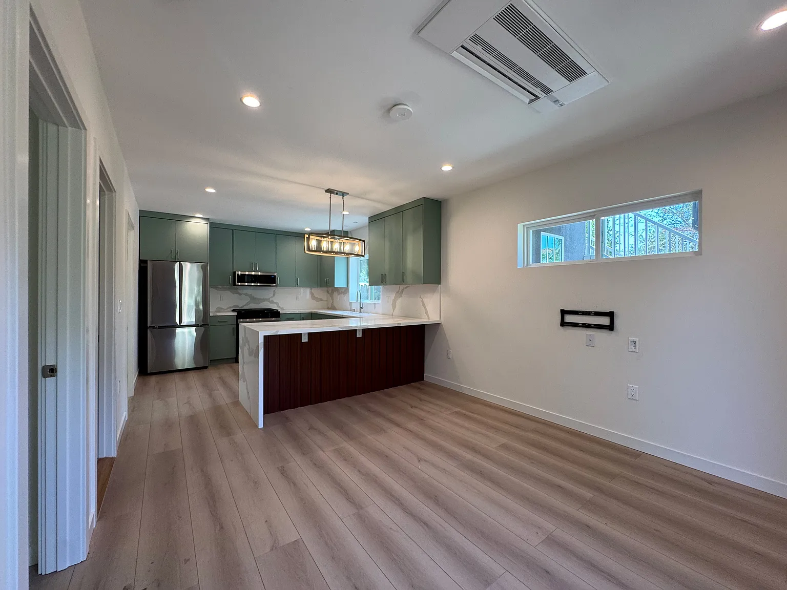 2 bed, 600 sqft, $2,975 — Photo 4