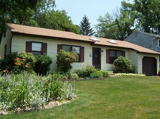 14 Wakefield Dr, Edison, NJ 08820