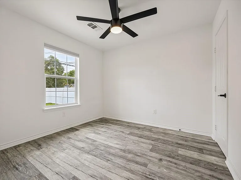2610 Cochran St — Photo 12
