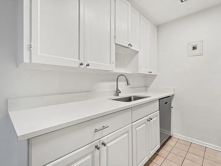 525 N Jackson St #103 — Photo 3