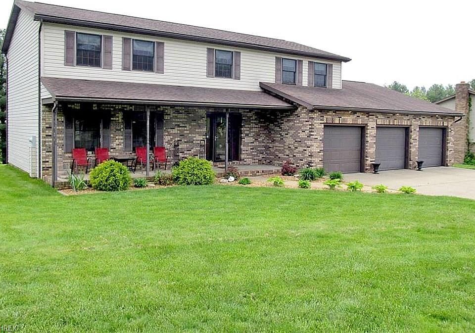 Fantastic and move in ready 4/5 bedroom, 3.5 bath with 3600+ fin sq ft located in Oxbow Subdivision