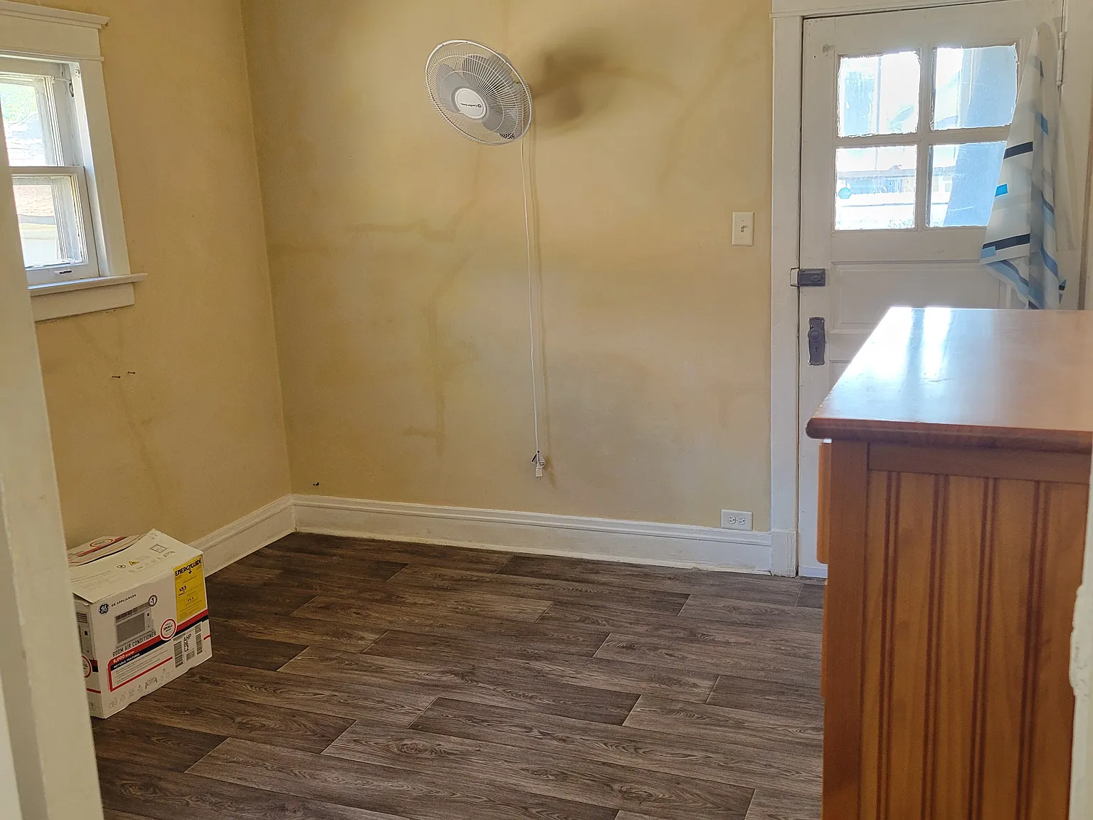4 bed, 1.5 bath, $550 — Photo 1