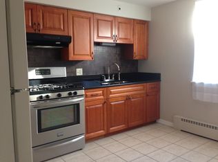 7219 38th Pl APT 2, Lyons, IL 60534