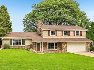 3322 S 121st STREET, West Allis, WI 53227