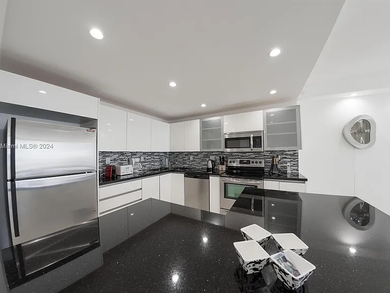 5601 Collins Ave #1603 — Photo 10