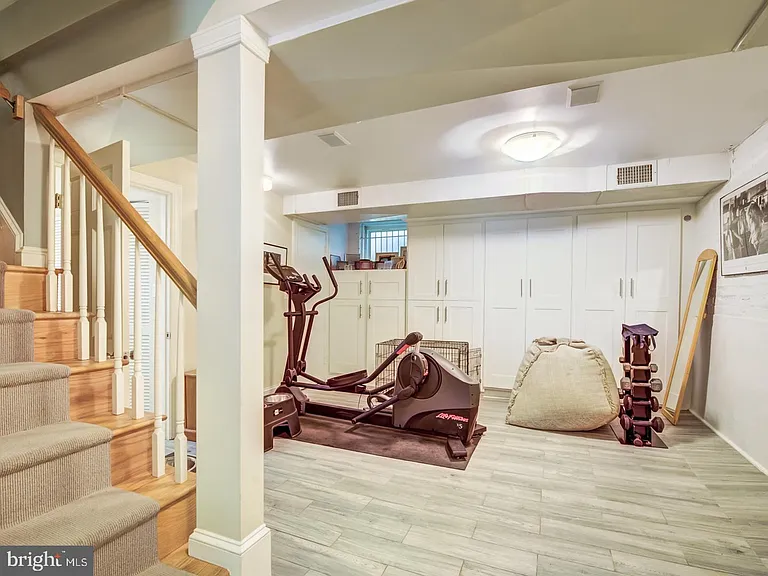 3808 Cathedral Ave NW — Photo 47