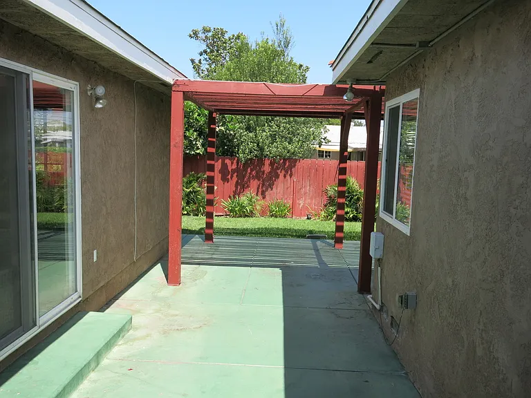 5114 63rd St — Photo 9