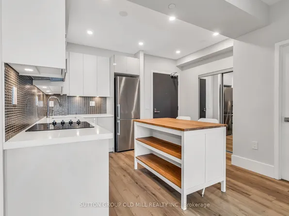 2916 Highway 7 Rd #401, Vaughan, ON L4K 0G3