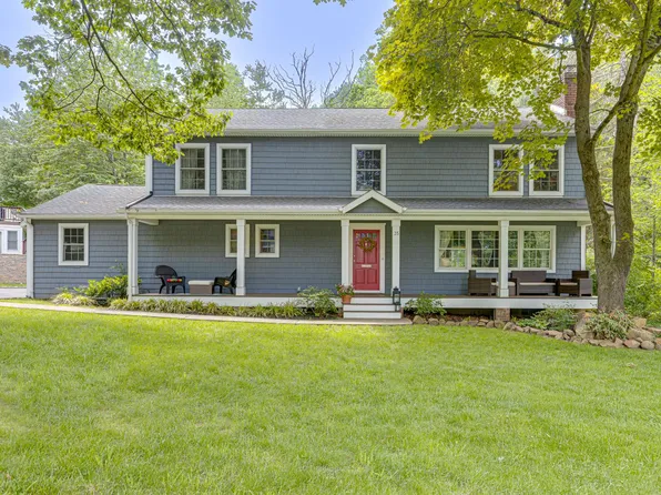 35 Fox Run, New Providence, NJ 07974