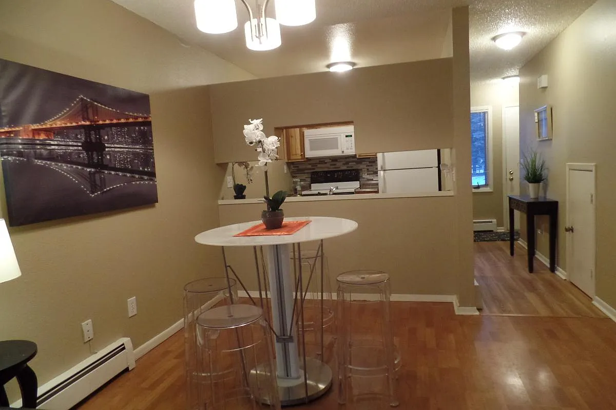 2 bed, 1.5 bath, 1020 sqft, $1,995 — Photo 4
