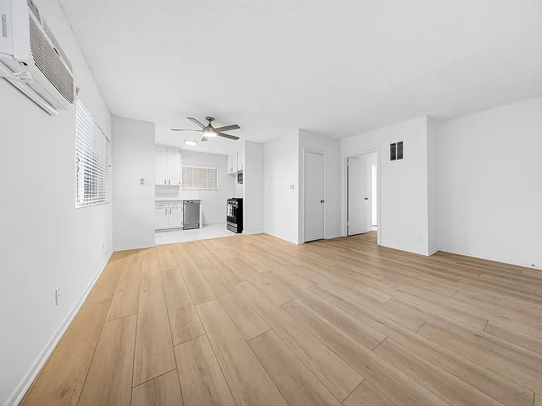 1815 N. Harvard Blvd — Photo 9