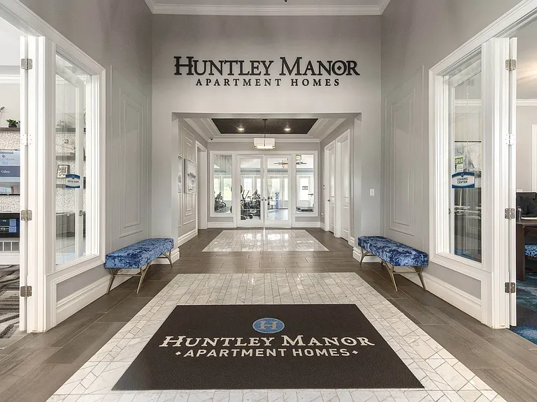 Huntley Manor — Photo 37