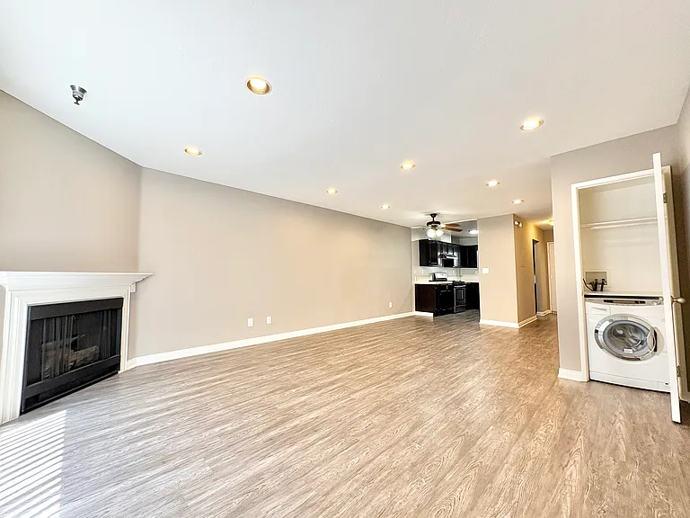 14542 Burbank Blvd #3 — Photo 2