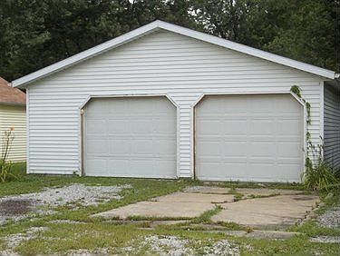2nd image of 830 Hine Ave