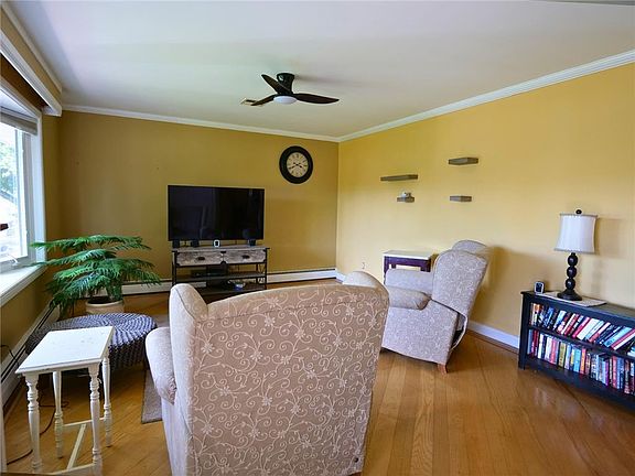4th image of 2233 Aster Rd