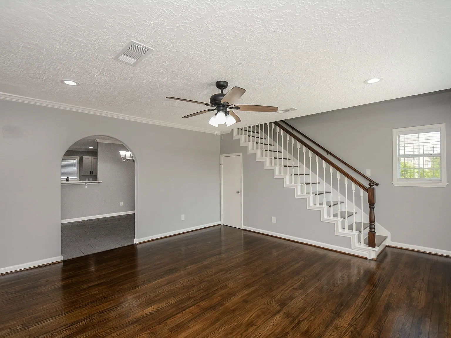 3 bed, 3.5 bath, 2748 sqft, $2,750 — Photo 4