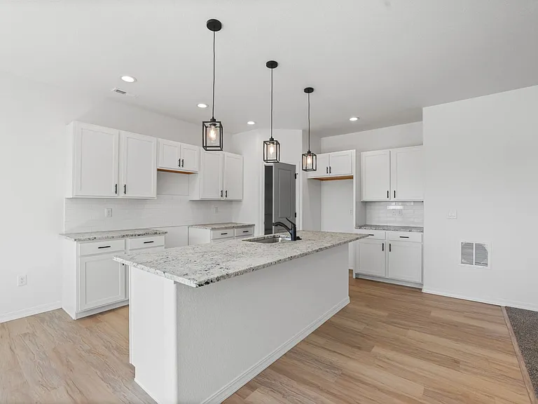 3727 Lander Ln — Photo 9