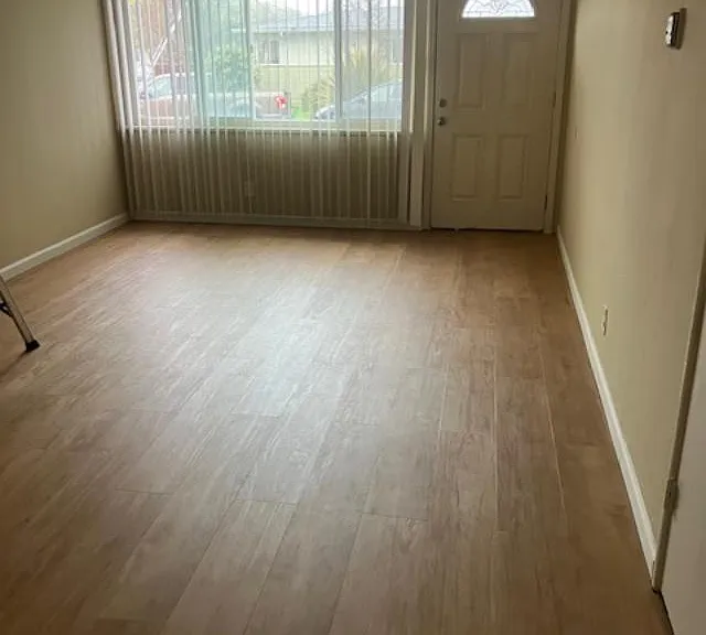 6524 Gladys Ave — Photo 3