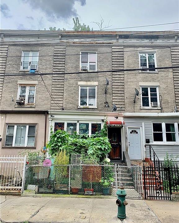 1st image of 2342 Aqueduct Ave E