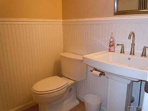 3rd image of 9 Vine Ln