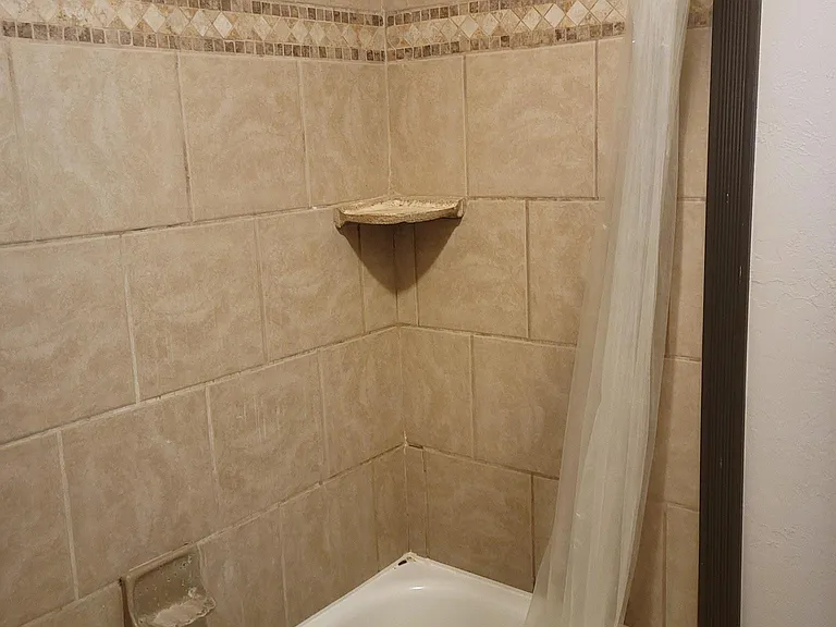 102 NE English St — Photo 10