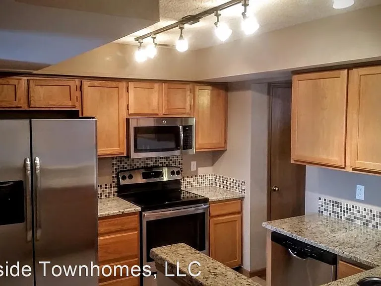 Courtside Townhomes — Photo 1