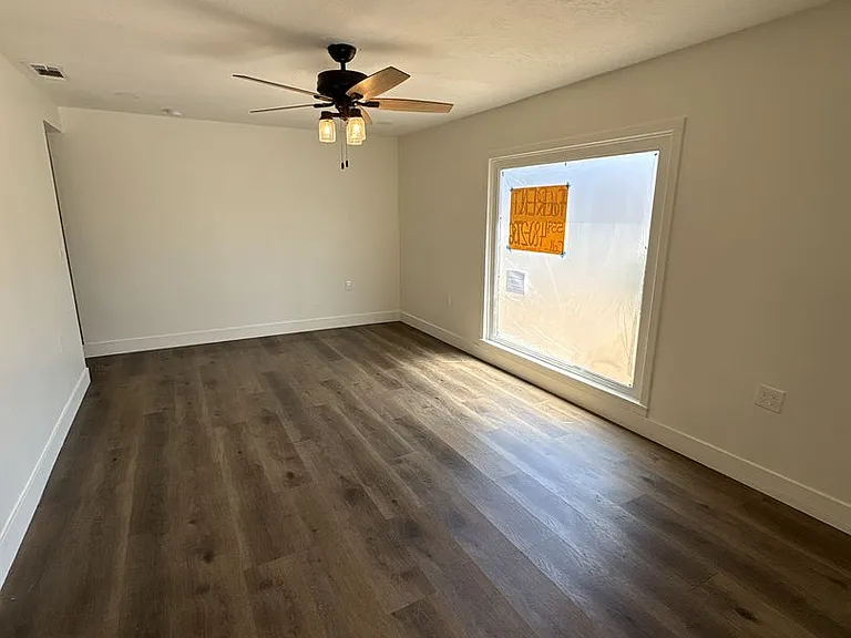 151 N Villa Ave — Photo 2
