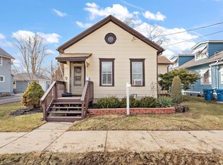 214 Grand Ave, Aurora, IL 60506