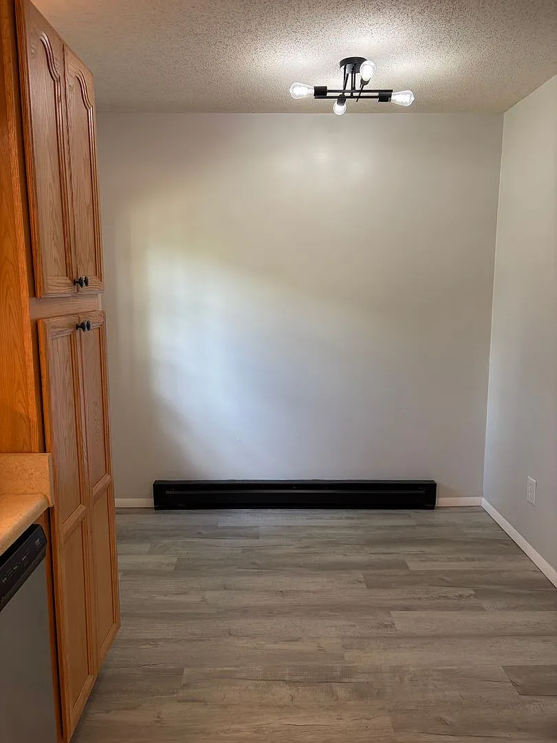 2 Bedroom, 1.5 Bath Townhouse — Photo 3
