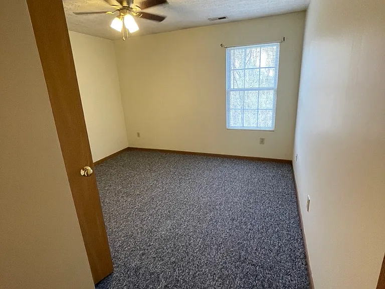 385 Grantland Dr — Photo 17